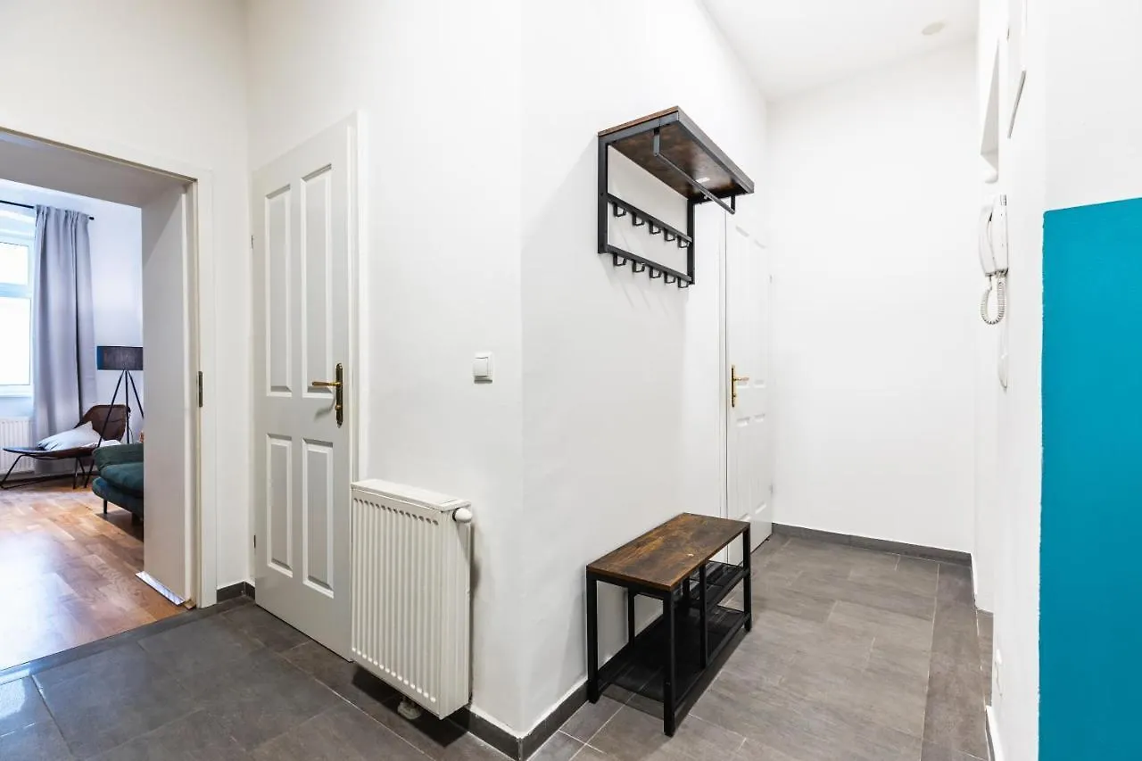 Stylish Designed Apartment In A Calm District Wien