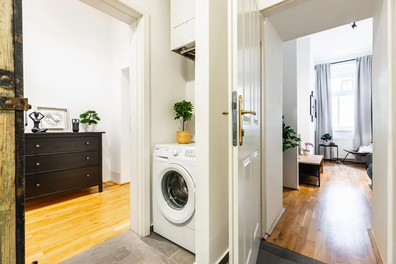 Stylish Designed Apartment In A Calm District Wien
