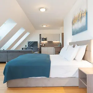  Apartament Triester