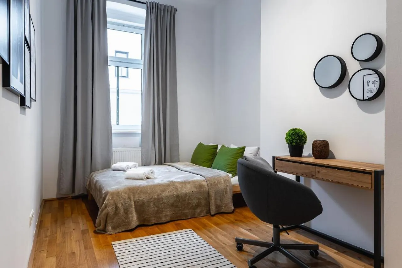 Stylish Designed Apartment In A Calm District Vienna